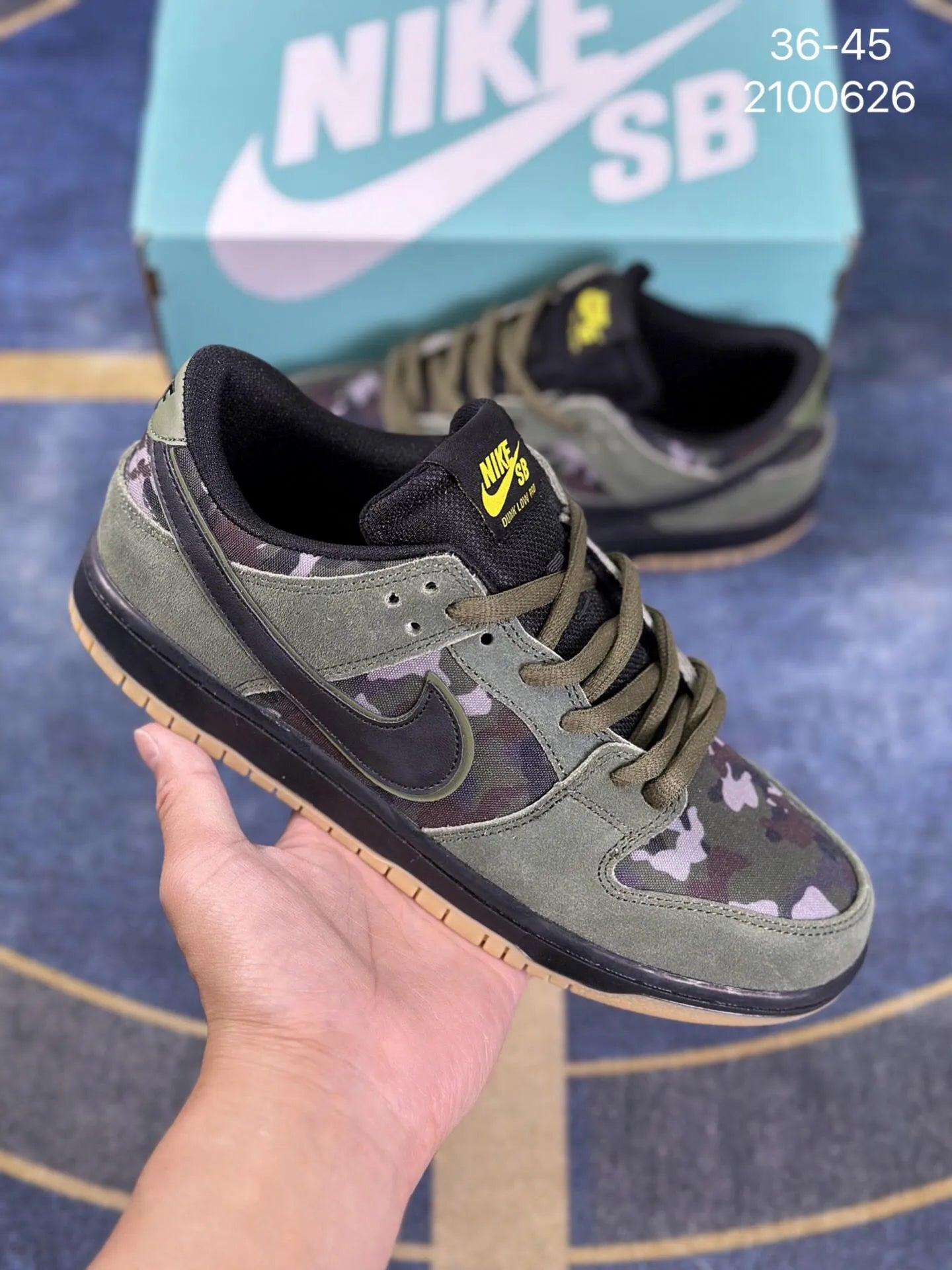 Nike sb dunk low skate camo discount