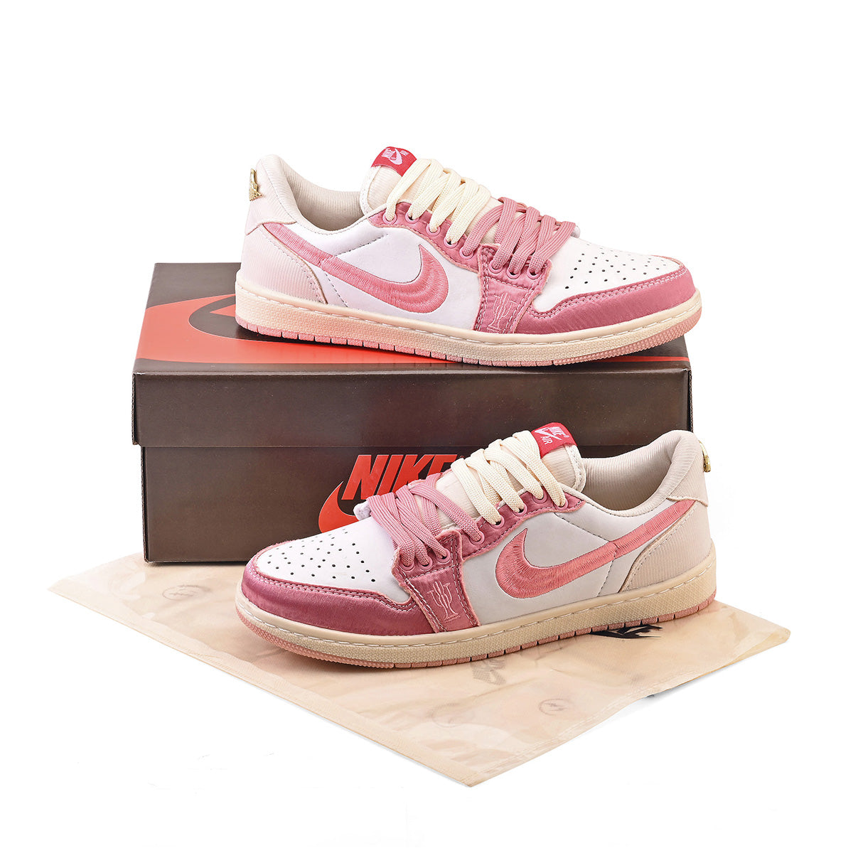 Nike Air Jordan 1 NACIONAL PREMIUM Trophy Room Away (Branco/Rosa)