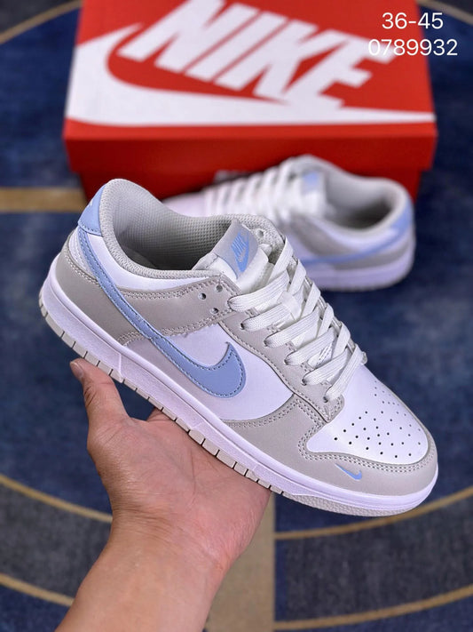 LANÇAMENTO Dunk Low Icy Swoosh