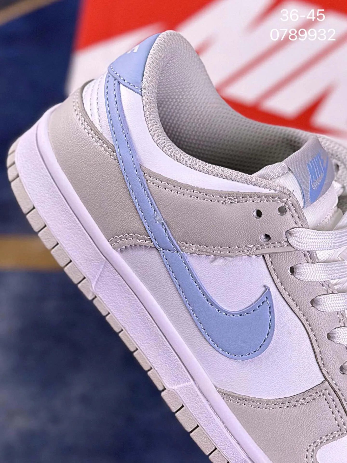 LANÇAMENTO Dunk Low Icy Swoosh