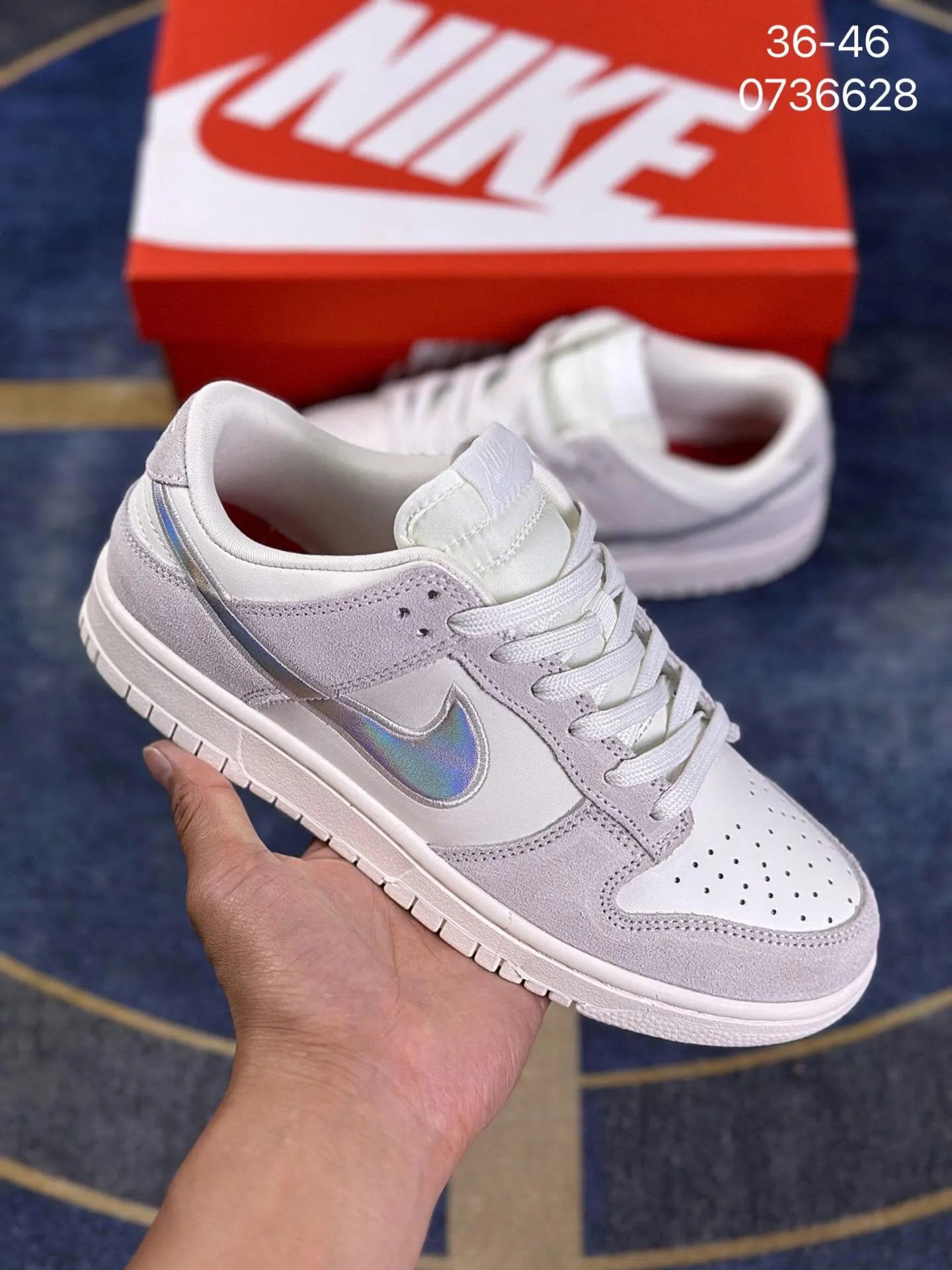 Edição ESPECIAL Dunk Low "Iridescent Swoosh"