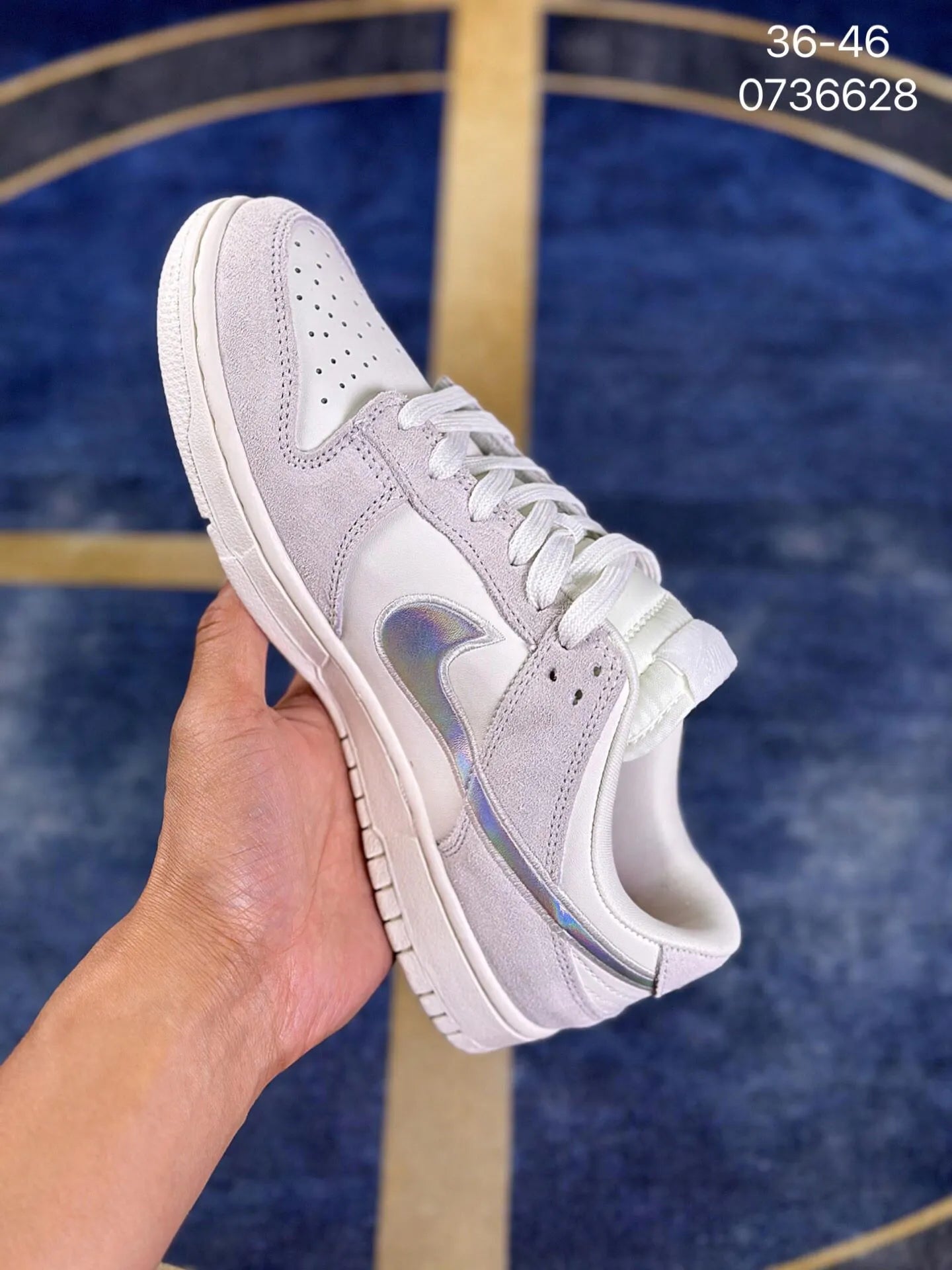 Edição ESPECIAL Dunk Low "Iridescent Swoosh"