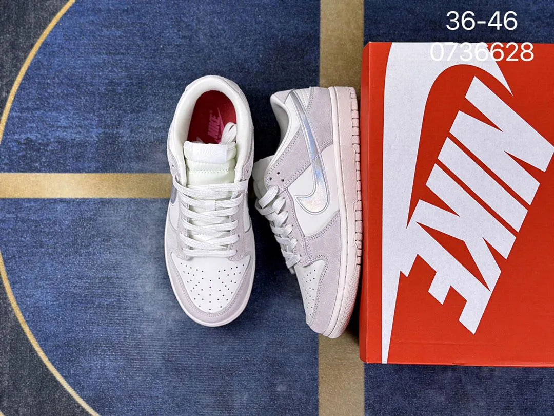 Edição ESPECIAL Dunk Low "Iridescent Swoosh"