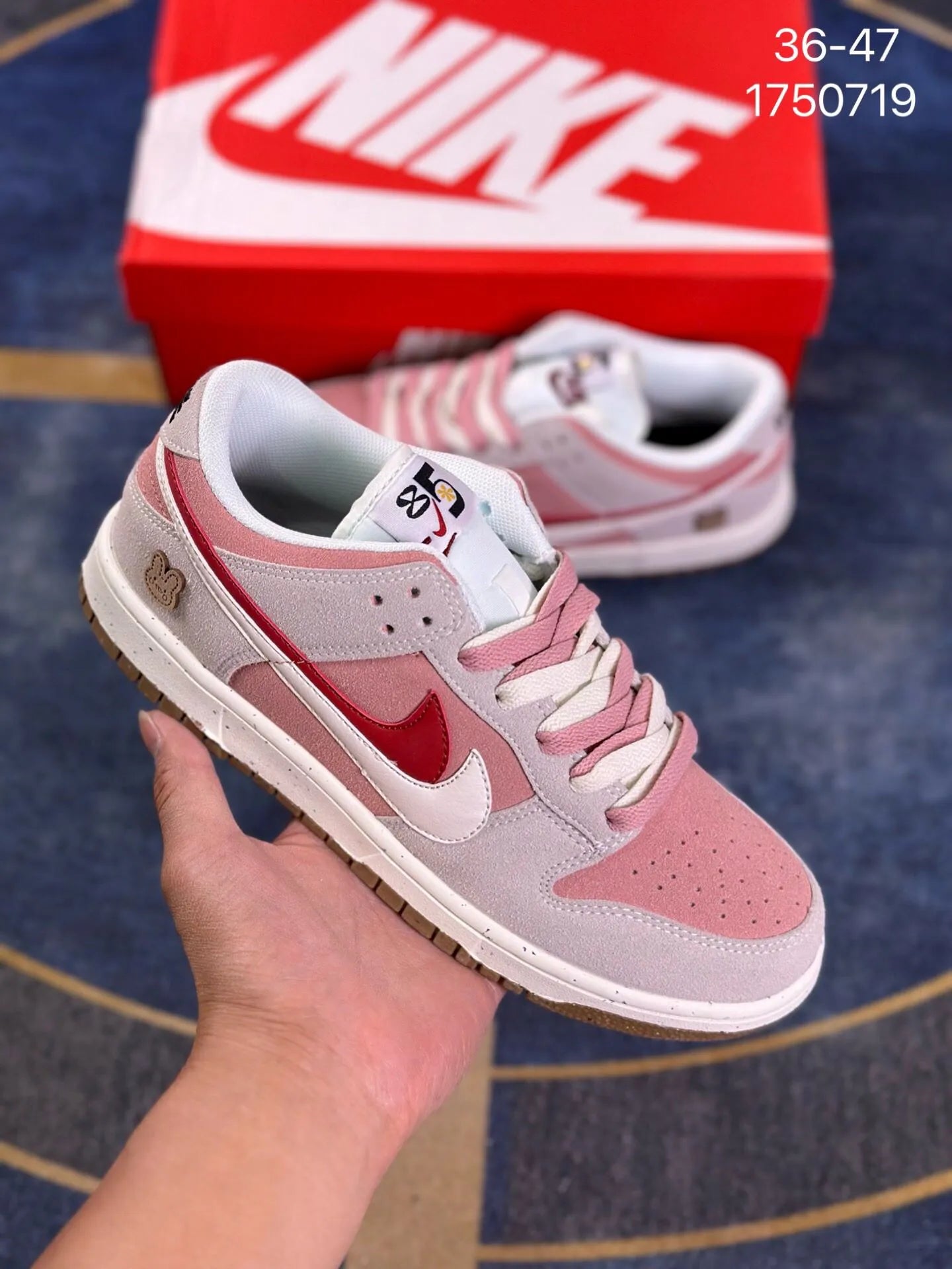 Edição ESPECIAL SB Dunk Low "85 Double Swoosh Rabbit"