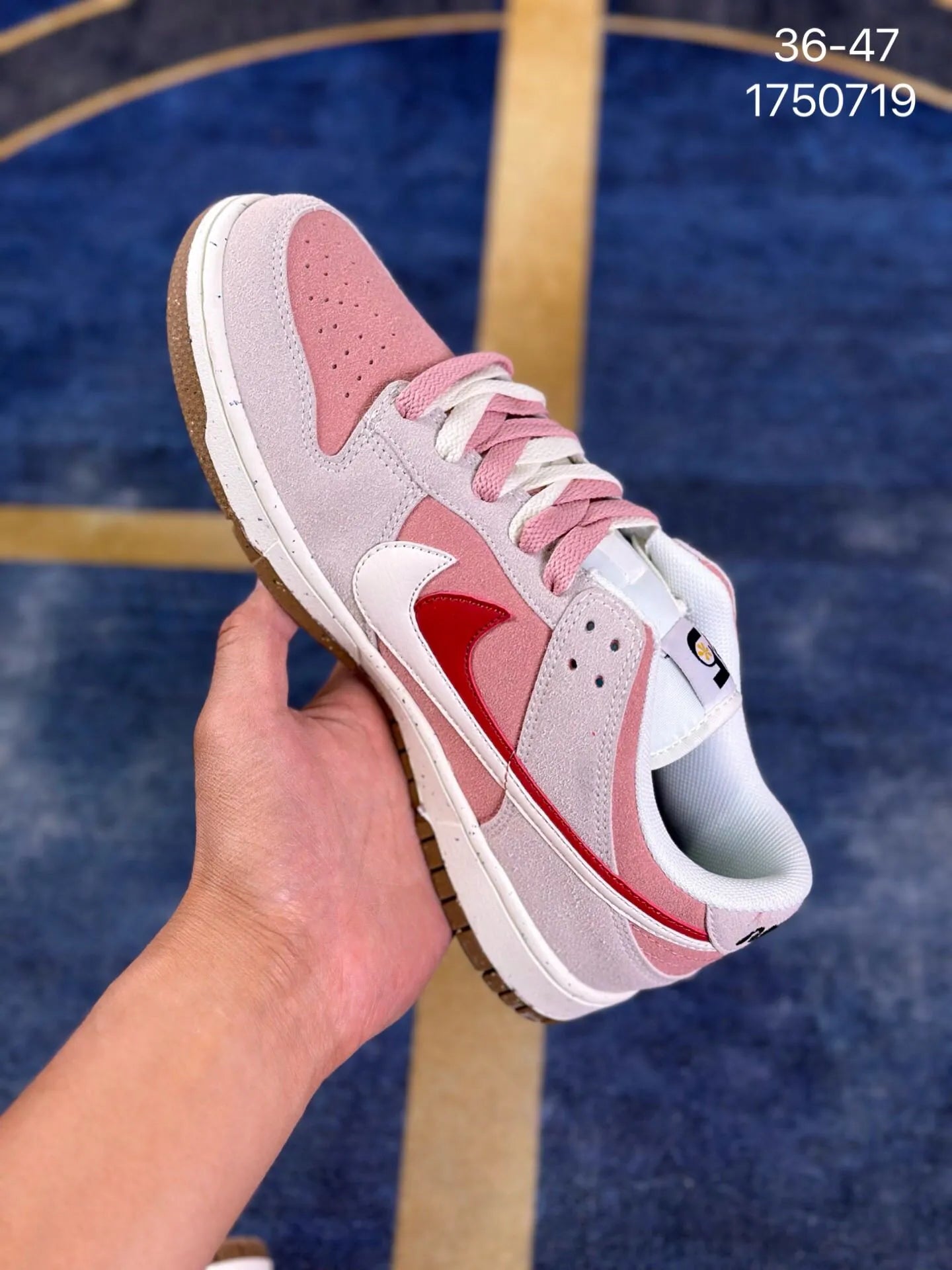 Edição ESPECIAL SB Dunk Low "85 Double Swoosh Rabbit"