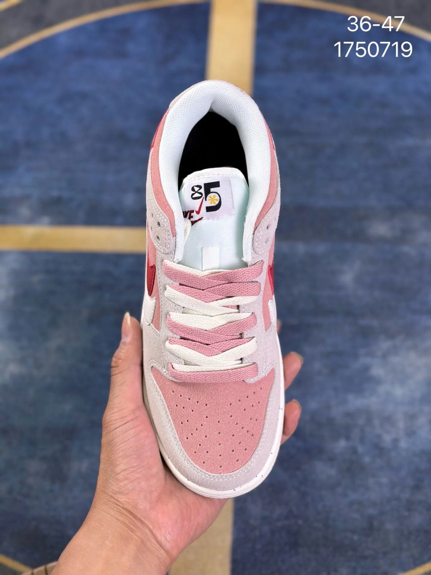 Edição ESPECIAL SB Dunk Low "85 Double Swoosh Rabbit"