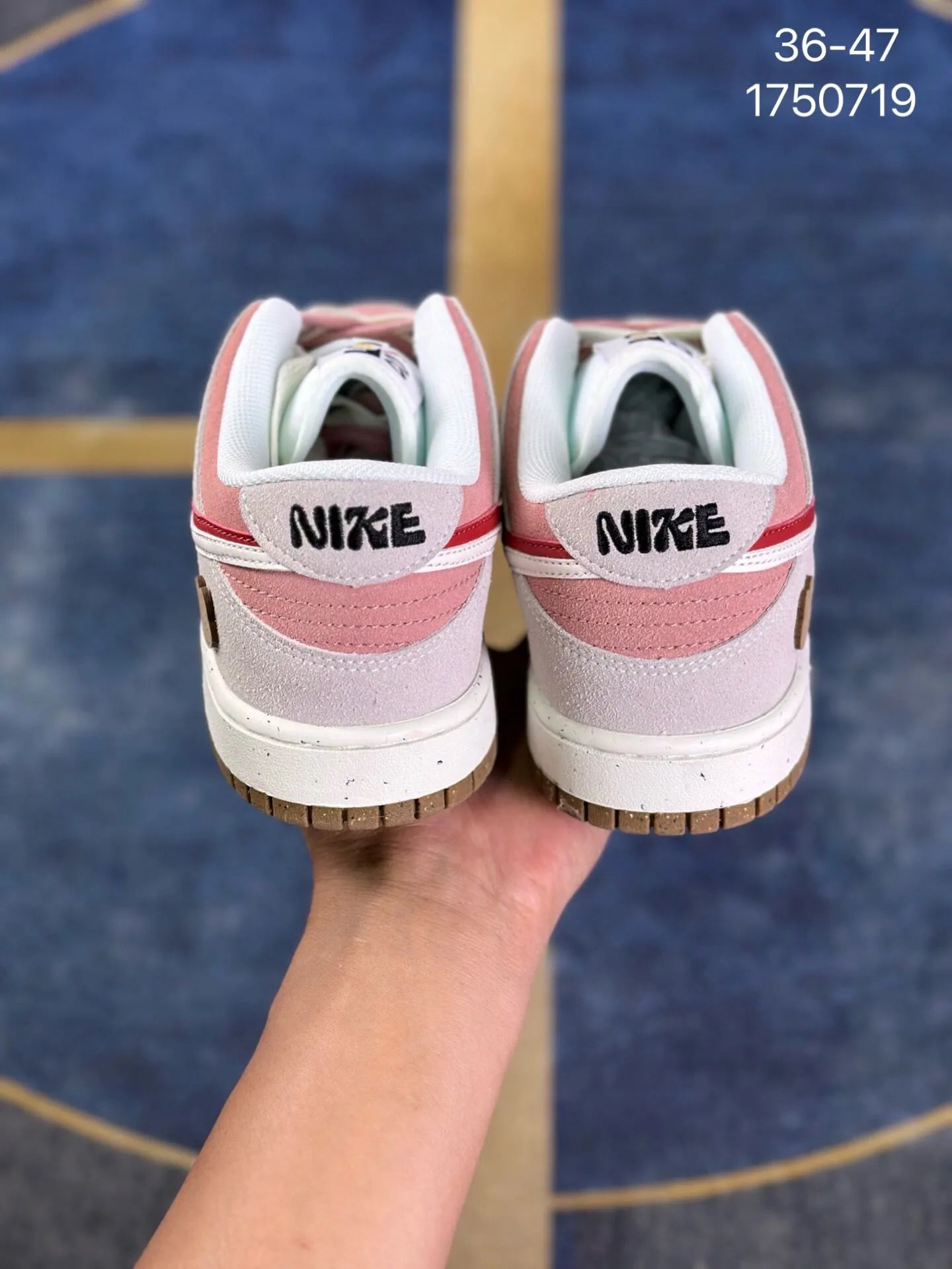 Edição ESPECIAL SB Dunk Low "85 Double Swoosh Rabbit"