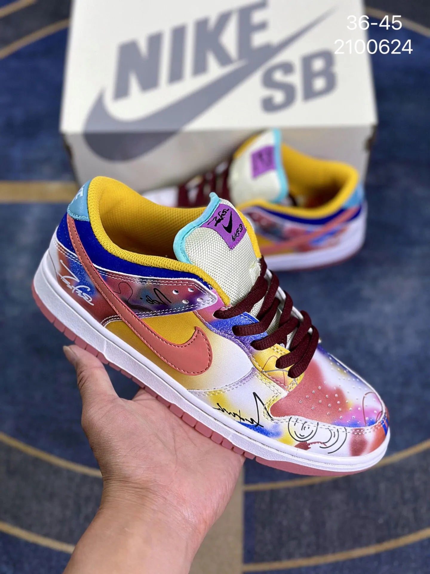 Edição ESPECIAL LANÇAMENTO SB Dunk Low x Futura Laboratories "Sunblush" (Friends and Family)