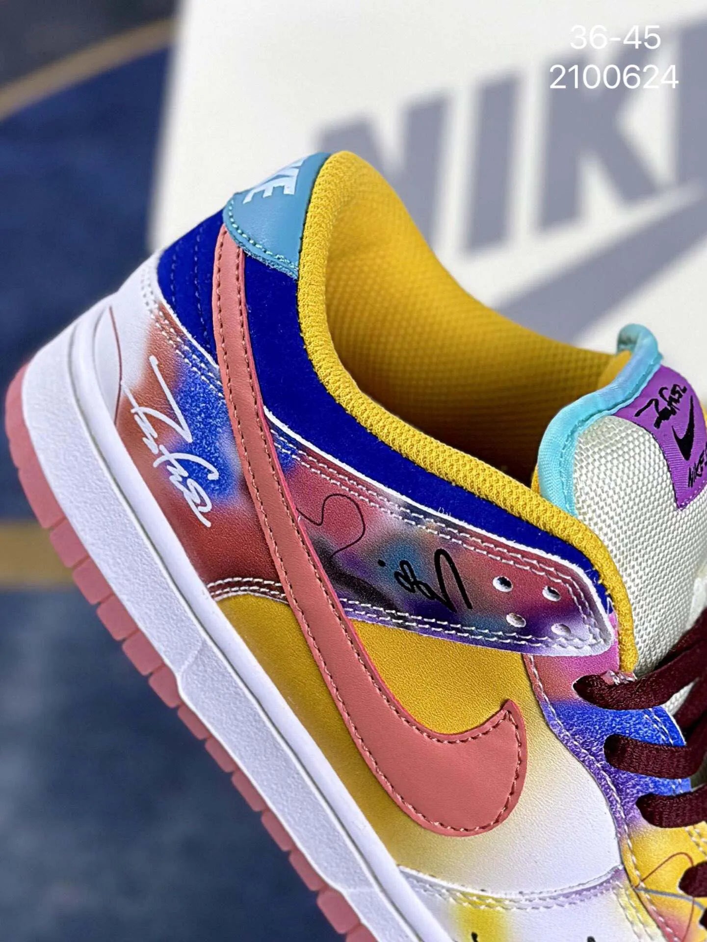 Edição ESPECIAL LANÇAMENTO SB Dunk Low x Futura Laboratories "Sunblush" (Friends and Family)